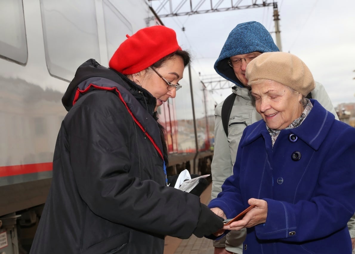 Пенсионерка 70 лет. Пенсионеры. Пенсионеры в России. Пенсионеры пенсия. Пенсионеры в Ростовской области.